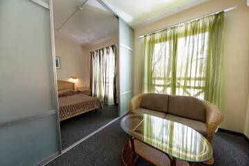 Фото номера Роскошный трехместный номер Гостиница Country Club Neftyanik г. Волгоград 3