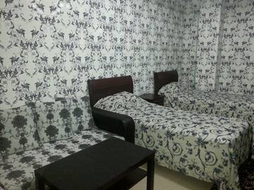 Фото номера Номер стандарт с 2 односпальными кроватями и диваном (без окна) Гостиница Frant Palace г. Волгоград 3