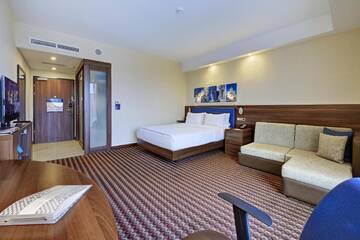 Фото номера Семейный номер Гостиница Hampton by Hilton Волгоград Профсоюзная г. Волгоград 2