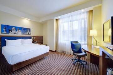 Фото номера Номер с  кроватью размера  Гостиница Hampton by Hilton Волгоград Профсоюзная г. Волгоград 4