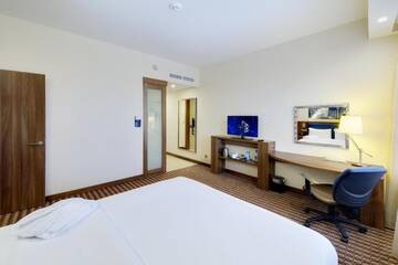 Фото номера Номер с  кроватью размера  Гостиница Hampton by Hilton Волгоград Профсоюзная г. Волгоград 6