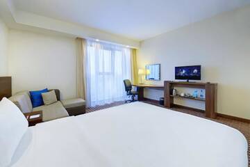 Фото номера Семейный номер Гостиница Hampton by Hilton Волгоград Профсоюзная г. Волгоград 7